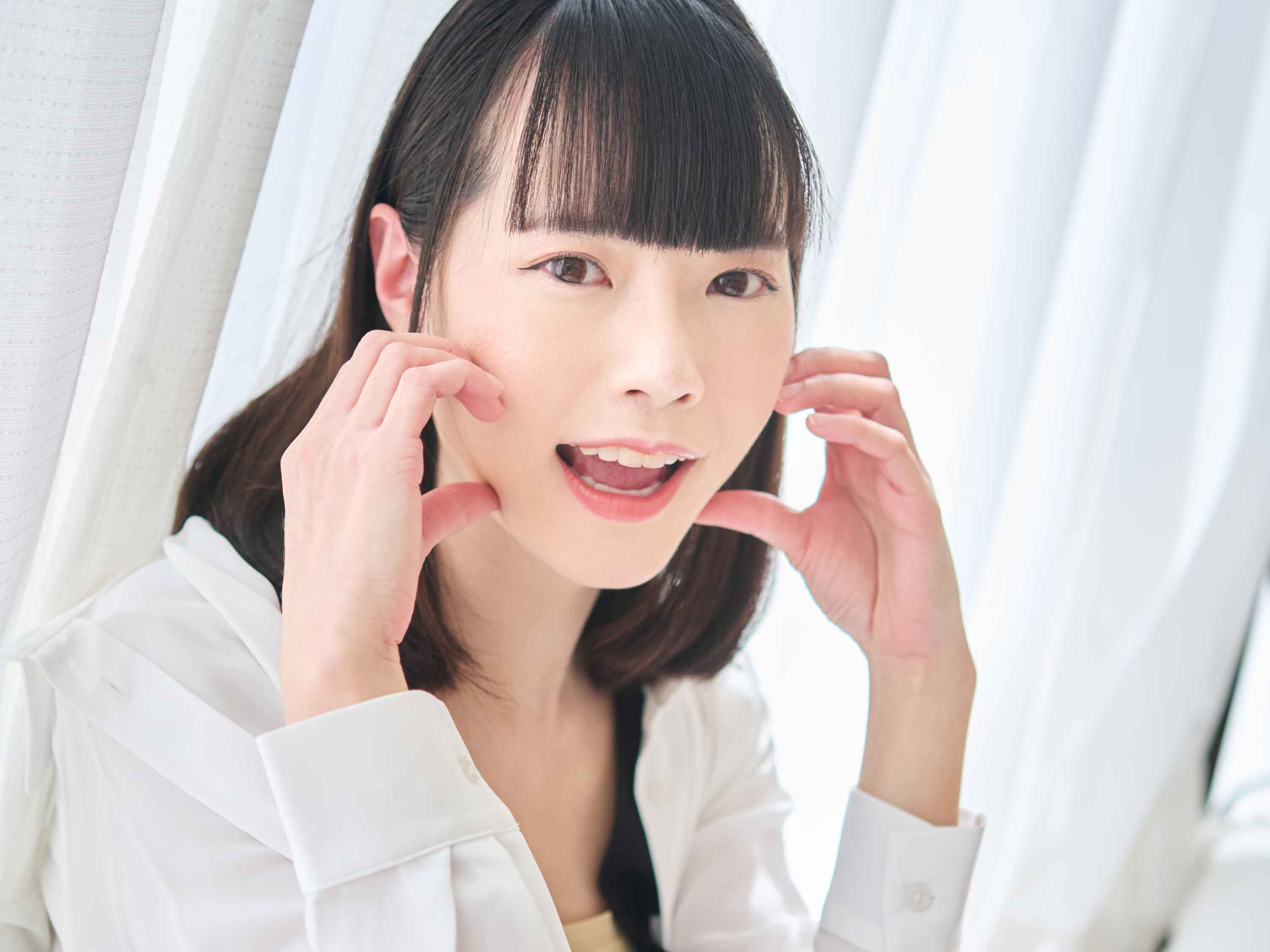 大阪難波のスタジオ内で撮影。女性モデルmeme